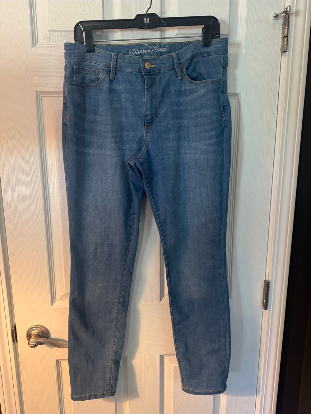 Universal Thread Women’s Mid Blue Skinny Jeans - 10/30R